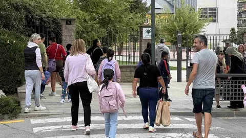 Escola Pau Claris pacificaci&oacute; entorn