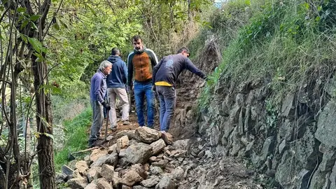 Pedra seca cam&iacute; de Parrota 1