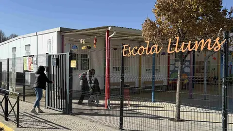 Escola Llums del Nord mobilitzaci&oacute; tancament 1