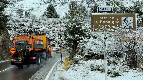 Una m&agrave;quina llevaneu al Port de la Bonaigua Marta Lluvich