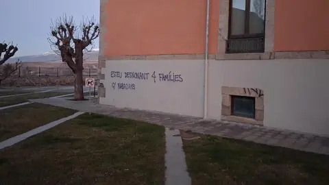 Pintada al Consell Comarcal de la Cerdanya