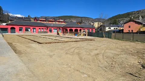 pati-escola Ll&iacute;via