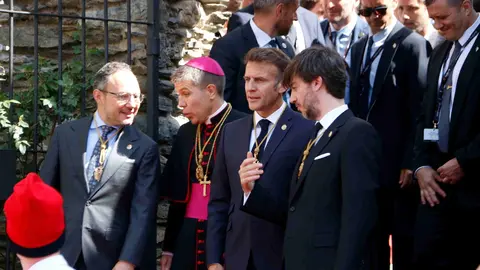 Macron 4