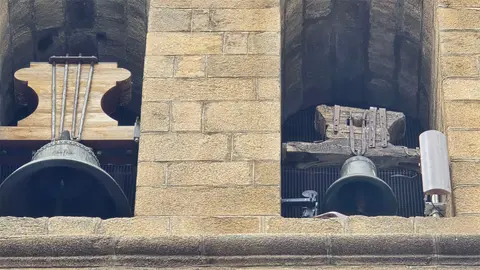 Primer pla del campanar de Santa Cec&iacute;lia / Jordi Pardinilla.