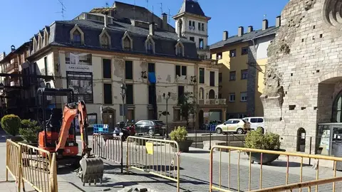 Puigcerd&agrave; obres pla&ccedil;a de Santa Maria