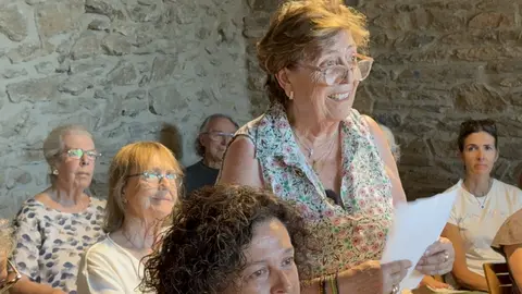 Teresa-Corts-pronunciant-un-discurs-dagraiment