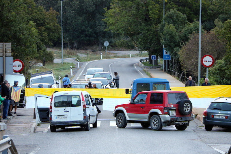 Imatge del pont sobre el riu Noguera Pallaresa al seu pas per Sort a la N-260. Imatge del 3 d'octubre del 2017. (horitzontal)