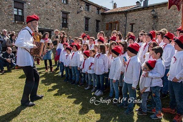 Pep Lizandra dirigeix les Caramelles infantils a Talló