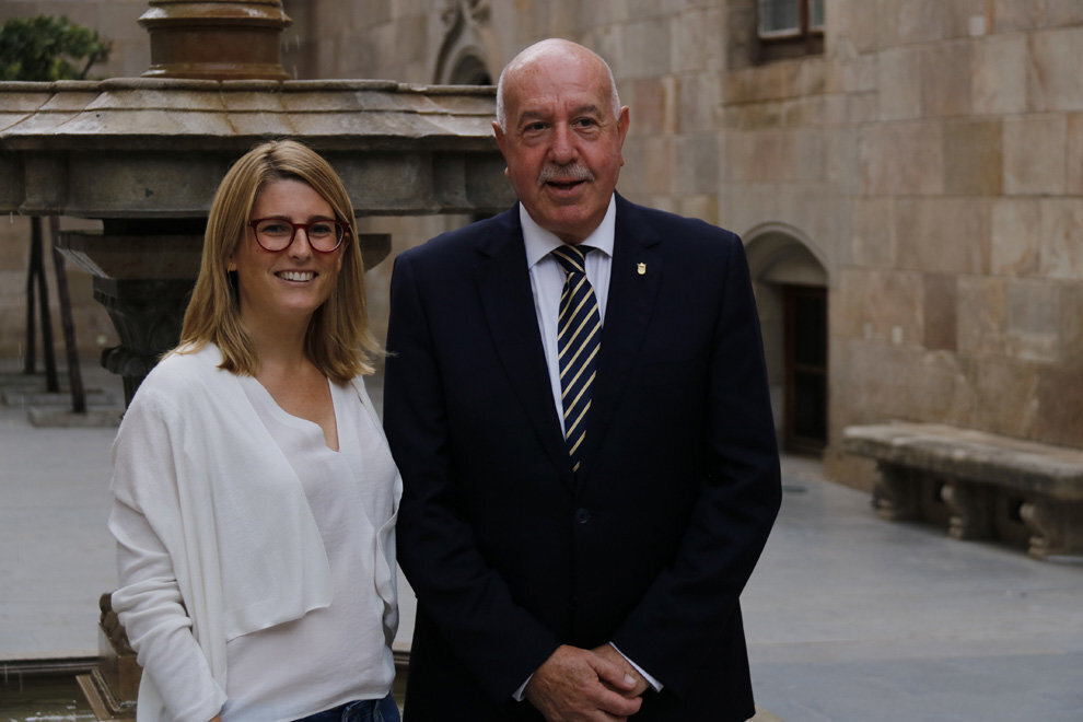 La portaveu del Govern, Elsa Artadi, i el síndic d'Aran, Carles Barrera, aquest 17 d'octubre de 2018 al Palau de la Generalitat. (Horitzonal)