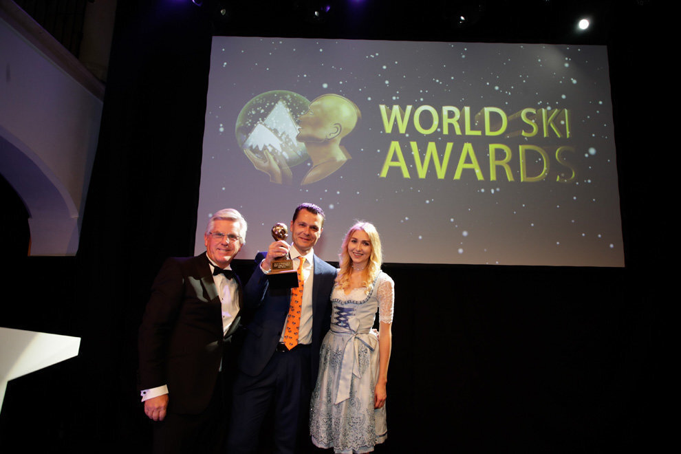 Pla obert on es pot veure el director general de Bo√≠ Ta√ºll, Xavier Gonz√°lez, amb el premi recollit als VI World Ski Awards, el 17 de novembre de 2018. (Horitzontal)