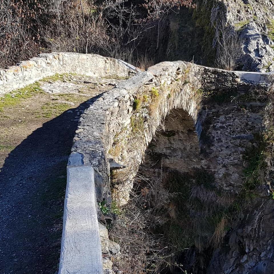 Pont romànic a Isil 2
