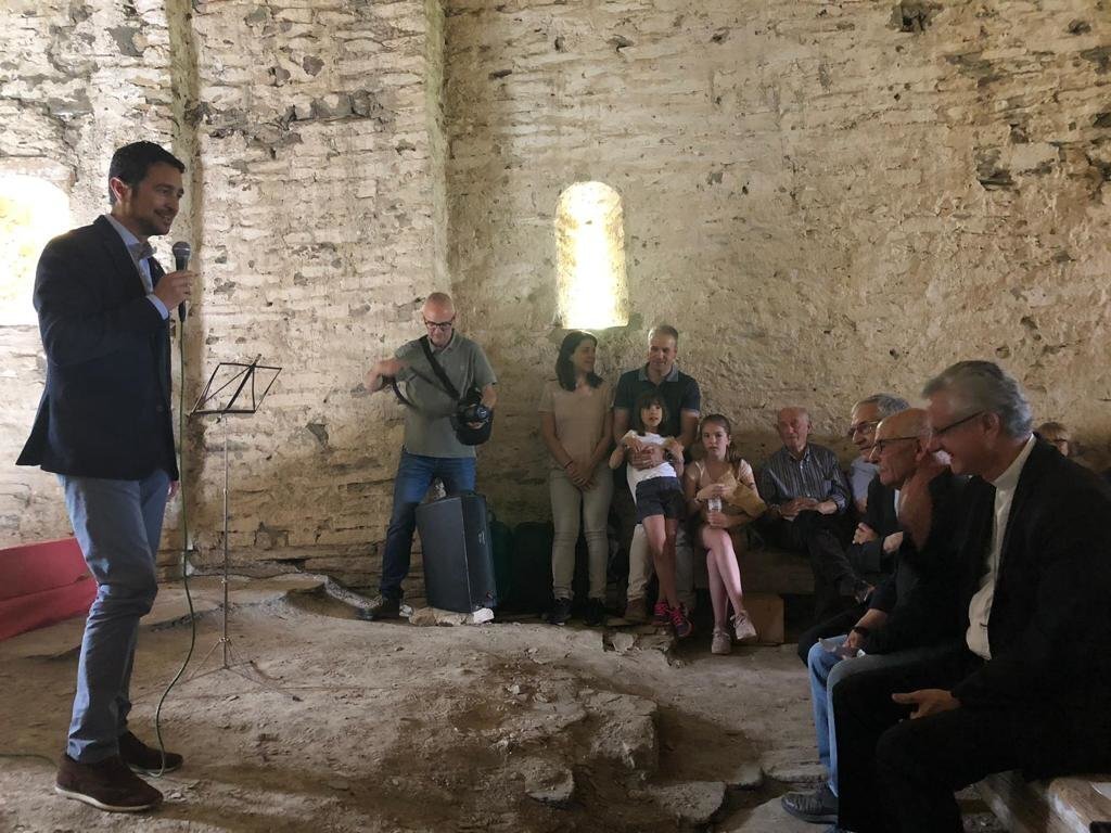 El conseller de Territori i Sostenibilitat, Damià Calvet, ha inaugurat la restauració de l'ermita de Santa Maria de la Serra de Farrera. Imatge del 22 de juny de 2019. (Horitzontal)