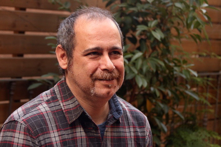 Primer pla de l'autor de 'Sis nits d'agost', Jordi Lara, el 5 de març del 2019 (horitzontal).