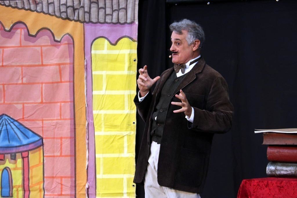 Un personatge de l'espectacle 'Mur, guspira del MNAC' dels Comediants, el 13 de novembre del 2019 (horitzontal)