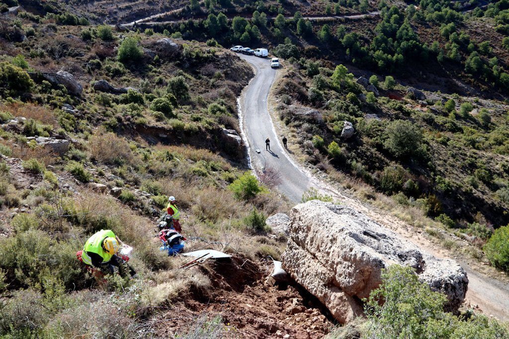 Pla general de la roca que amena√ßava de precipitar-se a la carretera d'Hortoneda i els t√®cnics han treballat per fer-la caure el 28 de gener del 2020. (horitzontal)