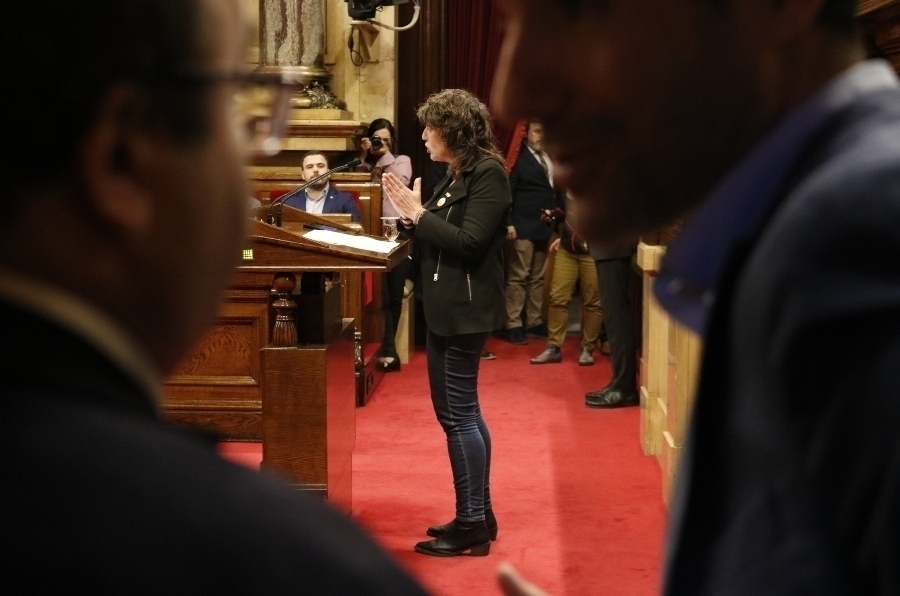 Pla general de la consellera d'Agricultura, Teresa Jordà, vista entre el primer secretari del PSC, Miquel Iceta, i el diputat de Cs Nacho Martín Blanco, intervenint al faristol del Parlament el dia 11 de febrer de 2020 (Horitzontal)