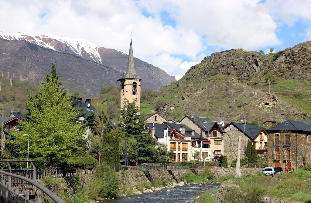 Pla de detall d'Esterri d'Àneu (Pallars Sobirà) el 24 d'abril del 2020. (horitzontal)