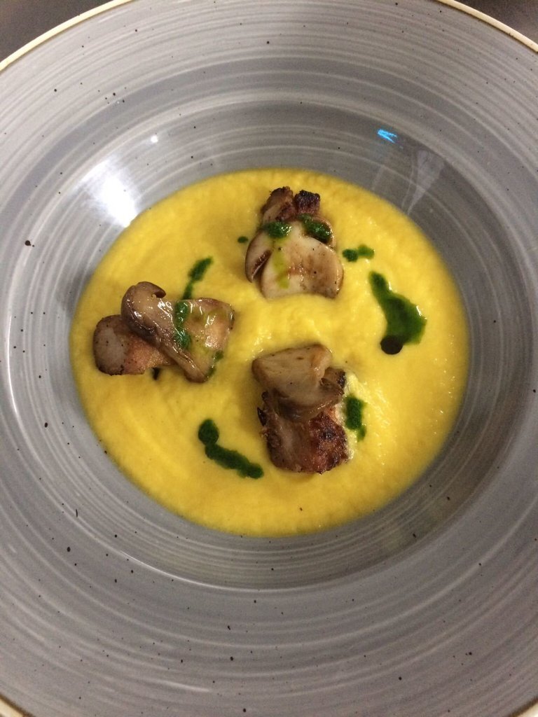 crema de carbassa eco de collita propia amb papada confitada i ceps (1) (1)