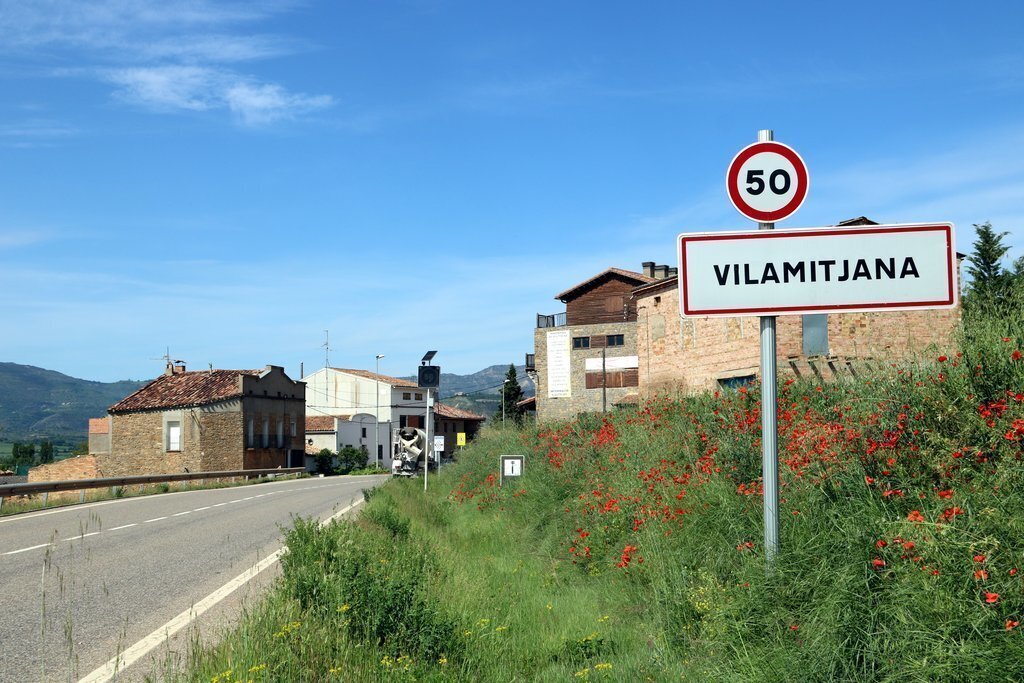 Pla general de l'entrada del poble de Vilamitjana, al Pallars Jussà, el dia 6 d'abril del 2020. (horitzontal)