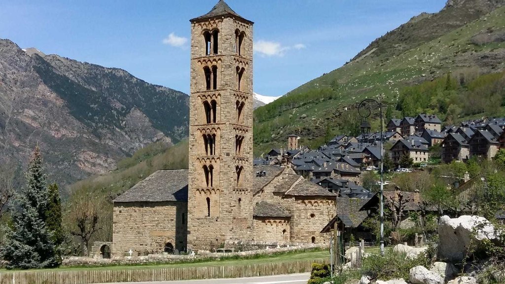 L'església de Sant Climent de Taüll, a l'Alta Ribagorça, el 7 de maig del 2020. (horitzontal)