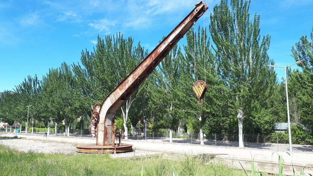 Imatge d'una de les grues històriques que es restaurarà a l'estació de la Pobla de Segur. (horitzontal)