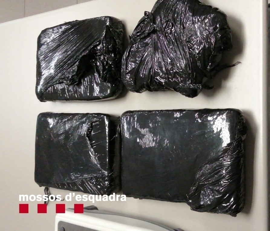 Imatge dels quatre paquets amb 3,6 quilos de cocaïna, el 18 de maig del 2020. (Horitzontal)