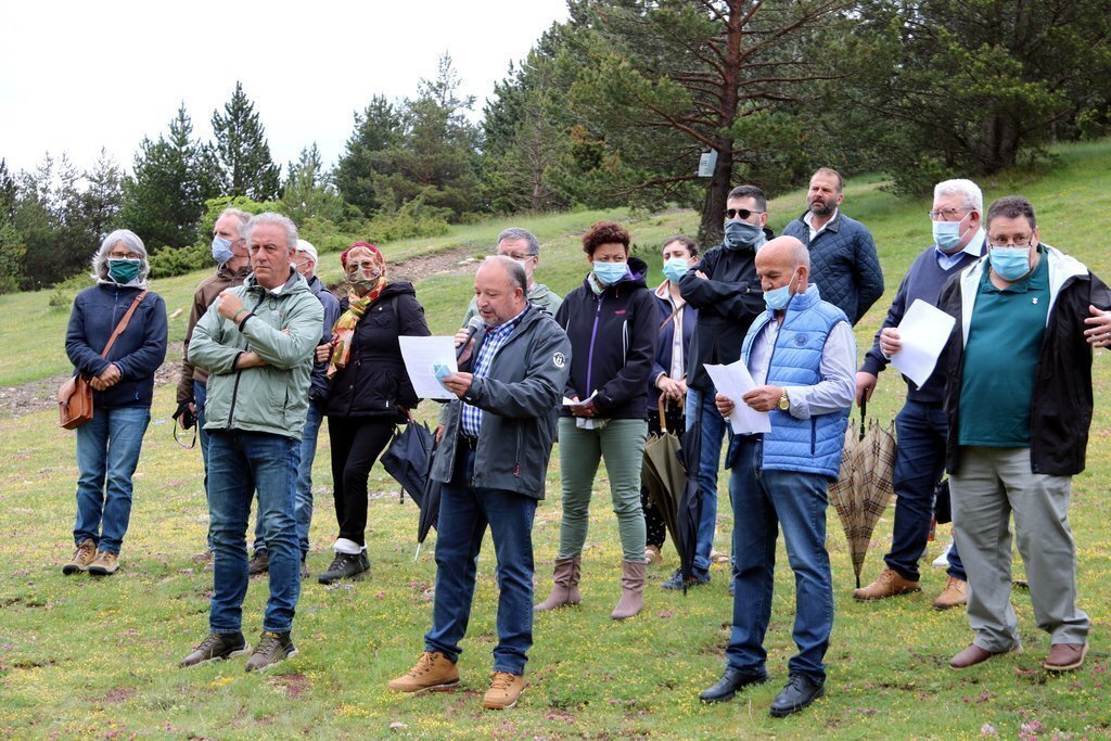 Pla de detall de la lectura del manifest que demana l'ajornament de la creació de l'Agència de la Natura. Imatge del 3 de juny del 2020. (horitzontal)