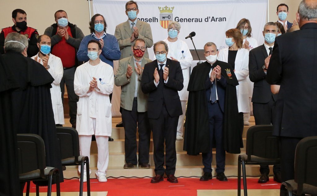 Minut de silenci a les víctimes de la covid-19 durant l'Hèsta d'Aran., encapçalat pel president de la Generalitat, Quim Torra. Imatge del 17 de juny de 2020. (Horitzontal)