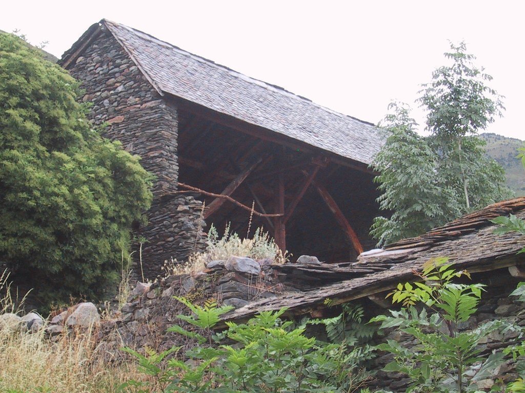 Imatge de Casa Bringué de Ginestarre, al Pallars Sobirà. (horitzontal)