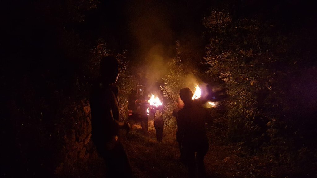 Pla obert de fallaires baixant les falles enceses a Sort, el 20 de juny de 2020. (Horitzontal)