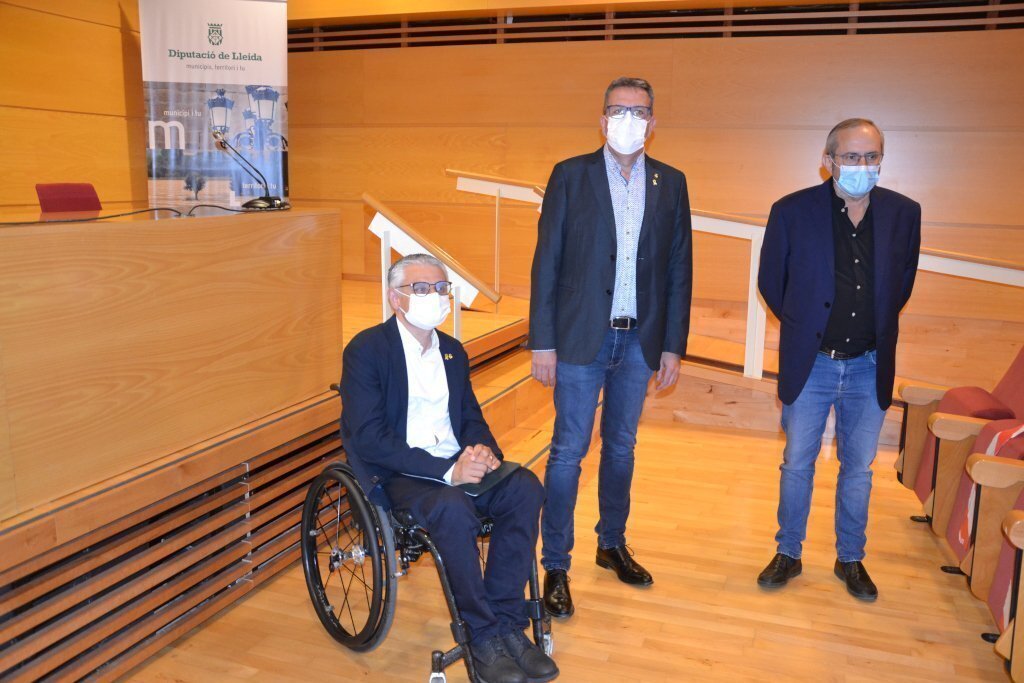 Pla sencer del president de la Diputació de Lleida, Joan Talarn, amb el vicepresident Jordi Latorre i el diputat de l'Àrea de Salut, Albert Bajona, el 16 de setembre del 2020. (Horitzontal)