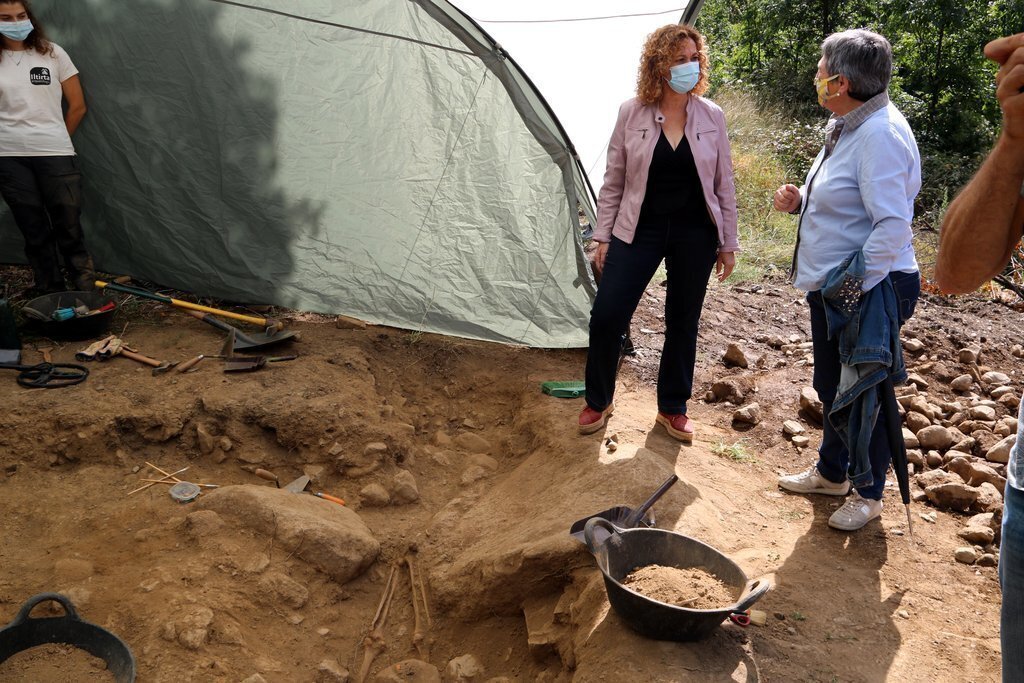 La consellera de Justícia, Ester Capella, ha visitat els treballs arqueològics a la fossa de Sorpe el 21 de setembre del 2020. (horitzontal)