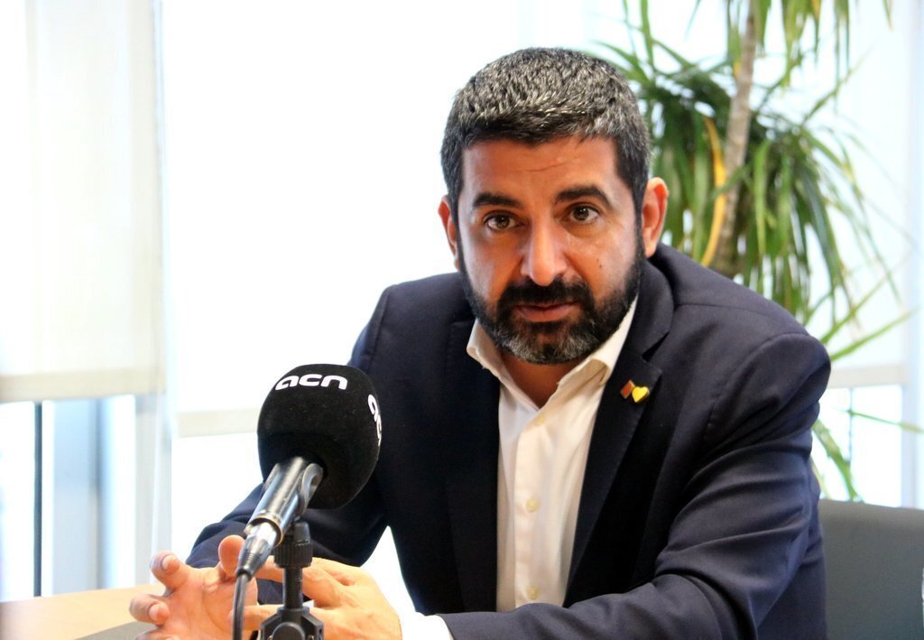Pla mitjà del conseller de Treball, Afers Socials i Famílies, Chakir el Homrani. Imatge del 7 de setembre de 2020. (Horitzontal)