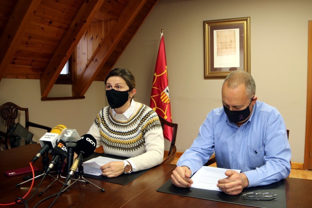 Pla mig de la roda de premsa que ha fet la síndica d'Aran, Maria Vergés, per valorar el cas de la mort de l'os Cachou. Imatge de l'11 de desembre del 2020. (horitzontal)
