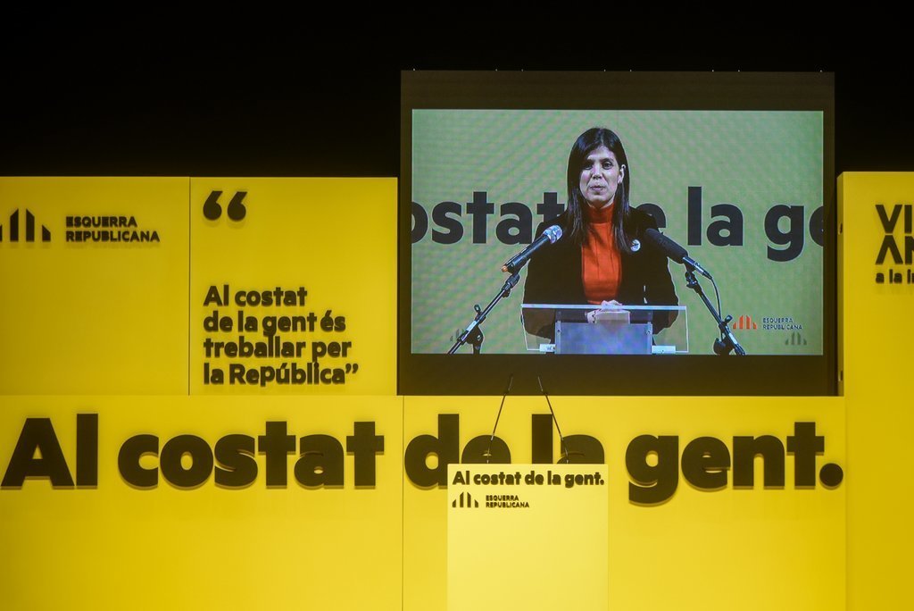 La secretària general adjunta d'ERC i candidata per Lleida, Marta Vilalta, durant el míting a Balaguer. Imatge del 8 de febrer de 2021. (Horitzontal)