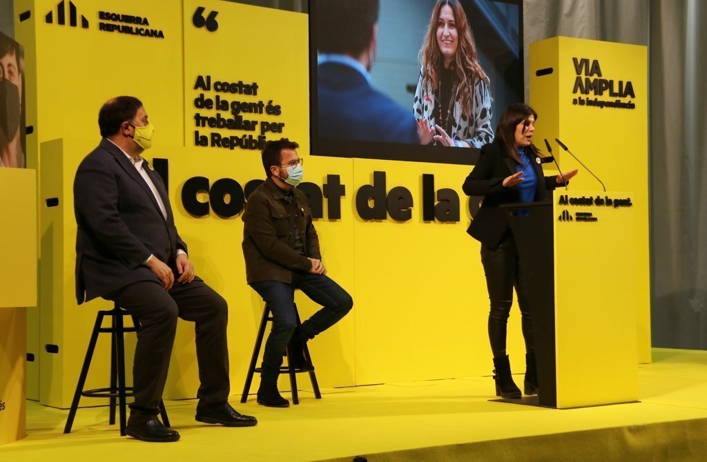 Imatge de Pere Aragonès i Oriol Junqueras escoltant Marta Vilalta a l'acte que ERC ha celebrat aquest 4 de febrer de 2021 a Lleida. (Horitzontal) 