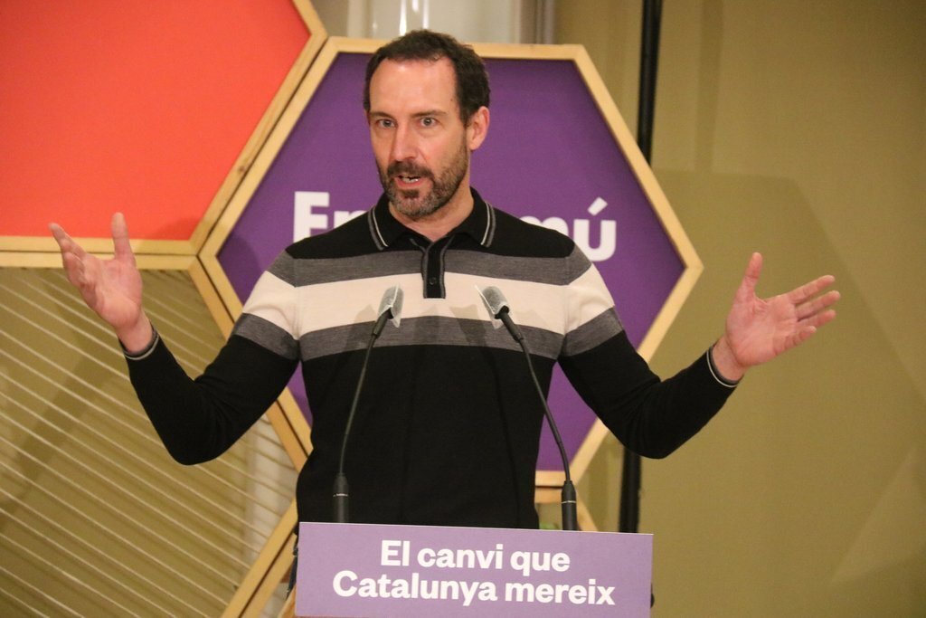 Pla mitjà del candidat dels comuns per Lleida, Jaume Moya, en un acte a Lleida. 6 de febrer del 2021. (Horitzontal)