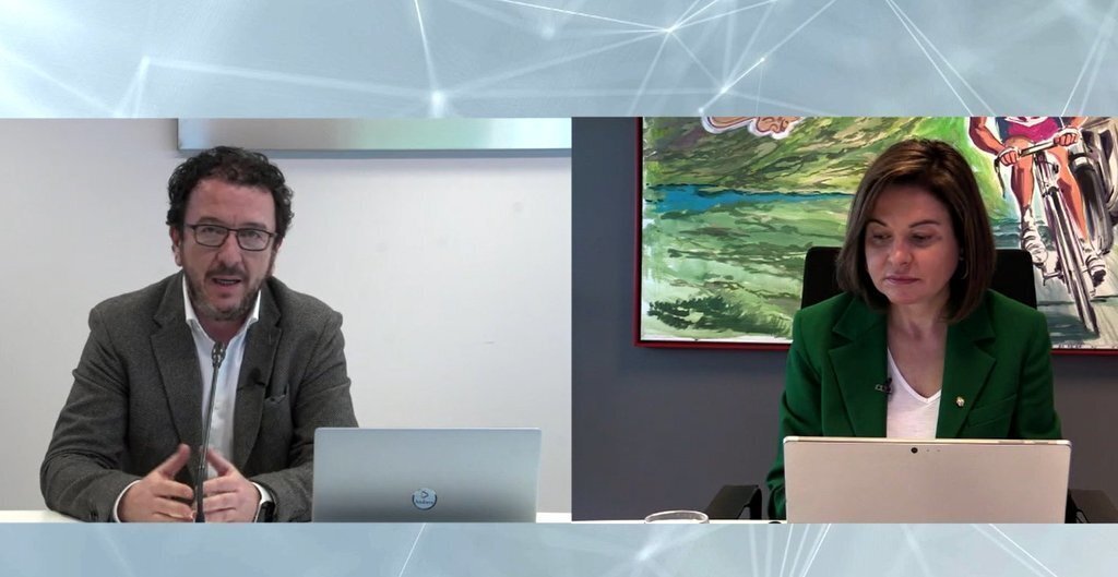 Captura de pantalla de la presentació de l'estratègia turística d'estiu d'Andorra on es veu al director general d'Andorra Turisme, Betim Budzaku, i la ministra de Turisme d'Andorra, Verònica Canals. Imatge del 6 de maig de 2021 (Horitzontal).