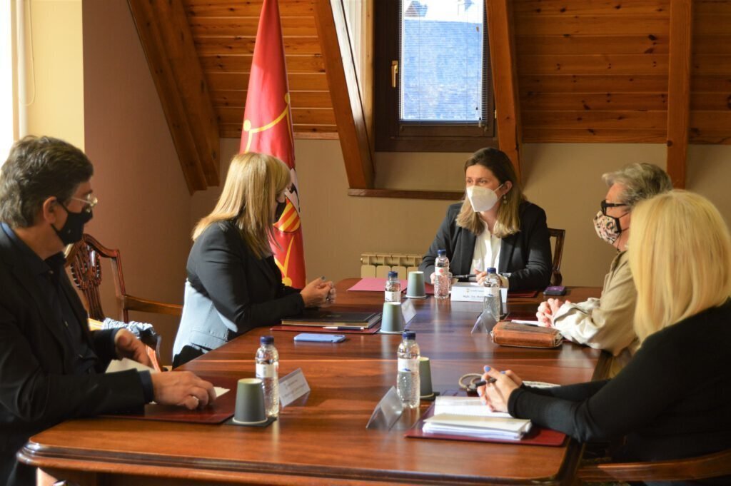 Síndica Aran amb consellera de Cultura Generalitat 2