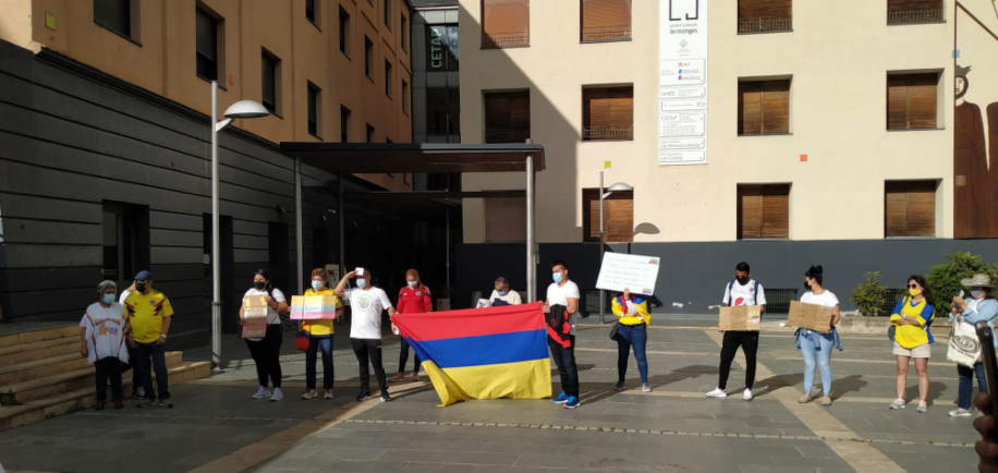 Concentració colombians la Seu 2