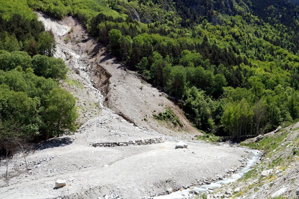 Pla general de la zona on l'any 2018 es va produir una esllavissada a la zona de Valarties (Naut Aran). Imatge del 8 de juny del 2021. (Horitzontal)