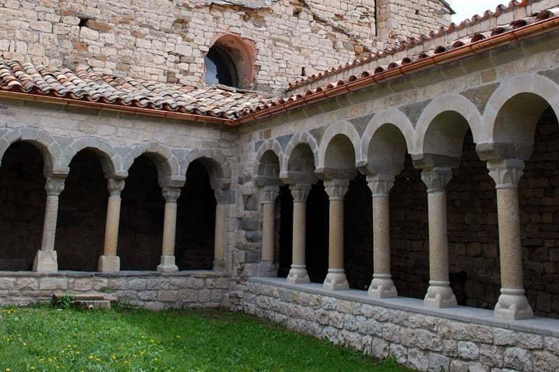 Col-legiata-de-Santa-Maria-de-Mur