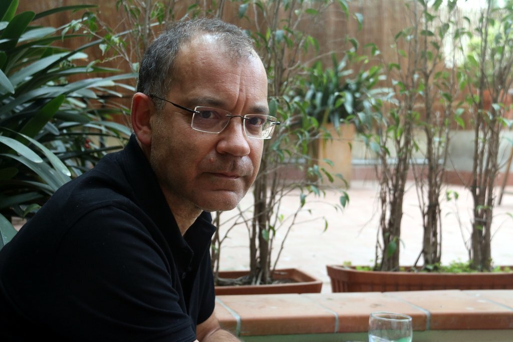 Perfil de l'autor d''Una família', Toni Sala, a la llibreria La Central, el 13 de maig del 2021 (horitzontal)