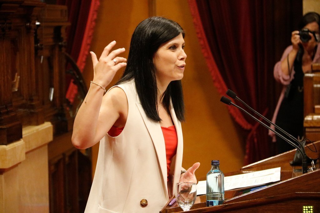Pla mitjà de la portaveu d'ERC, Marta Vilalta, durant la seva intervenció al Ple del Parlament d'aquest 7 de juliol de 2021. (Horitzontal)	