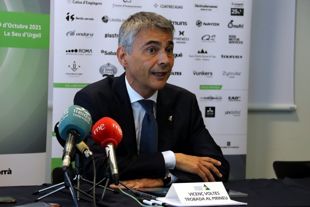 Pla mitjà del president de la Trobada Empresarial al Pirineu, Vicenç Voltes, durant la presentació a la Llotja de Lleida de la 32a edició de la trobada, el 23 de setembre. (Horitzontal)