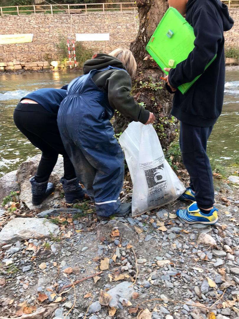 Escoles neteja rius Pallars 2