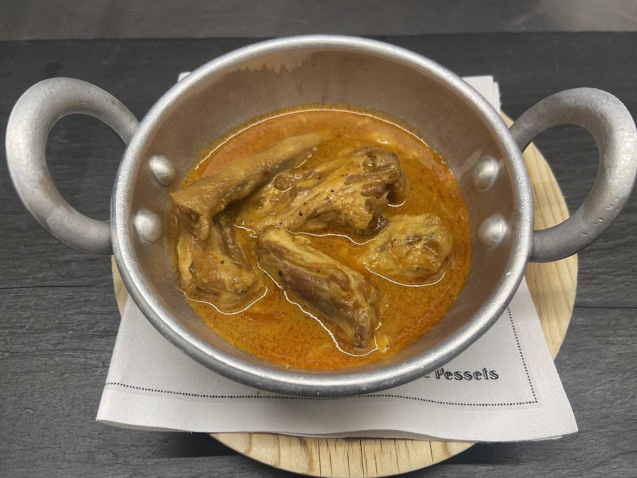 Cafè Pessets Cua de corder xisquet amb safrà del Pallars (1)