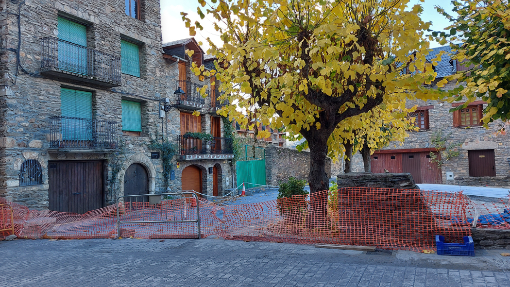 Plaça de les Escoles de Rialp 2