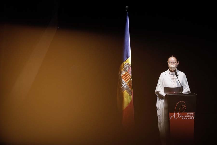 La cineasta japonesa Naomi Kawase, el traductor Ronald Puppo i el lingüista australià Joseph Lo Bianco, premis Ramon Llull 2021.L'acte ha estat presidit pel cap de govern d’Andorra, Xavier Espot, que ha comptat amb la participació de la consellera de Cultura de la Generalitat de Catalunya, Natàlia Garriga; del director de l'Institut d'Estudis Balearics del Govern de les Illes Balears, Mateu Malondra; del director en funcions de la Fundació Ramon Llull, Vicenç Villatoro; el director de l’Institut Ramon Llull, Pere Almeda i el president de la Fundació Congrés de Cultura Catalana, Agustí Alcoberro.Foto:SFGA/CEsteve