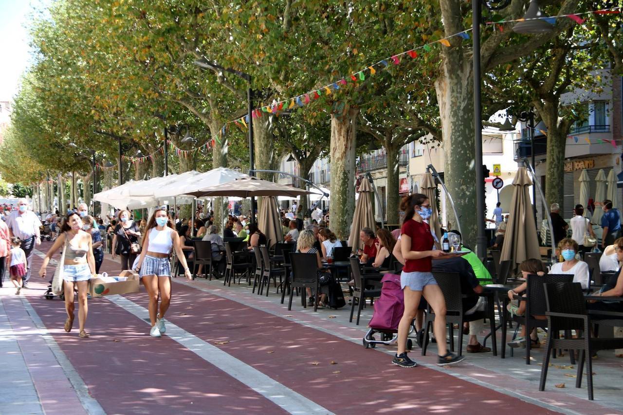 Pla general del passeig de Tremp el 3 d'agost del 2020. (horitzontal)
